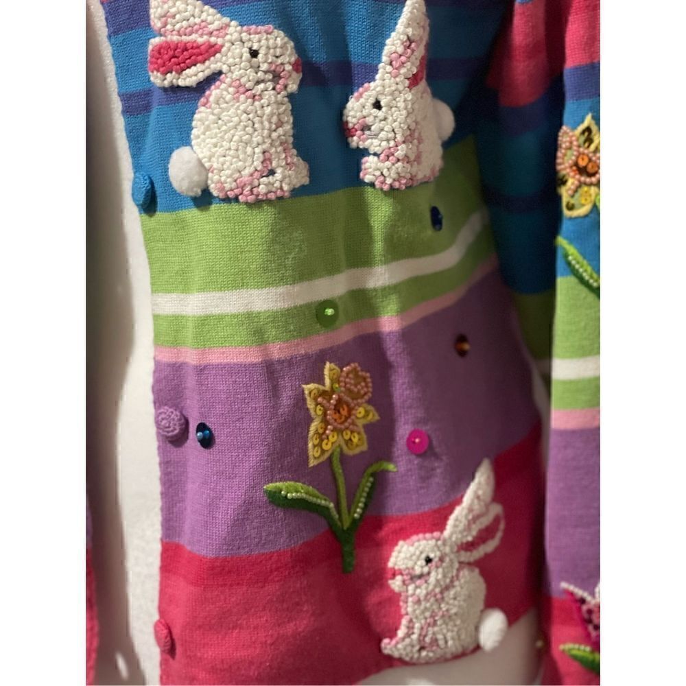 Embroidered crochet bunny flower sweater M - Picture 2 of 13